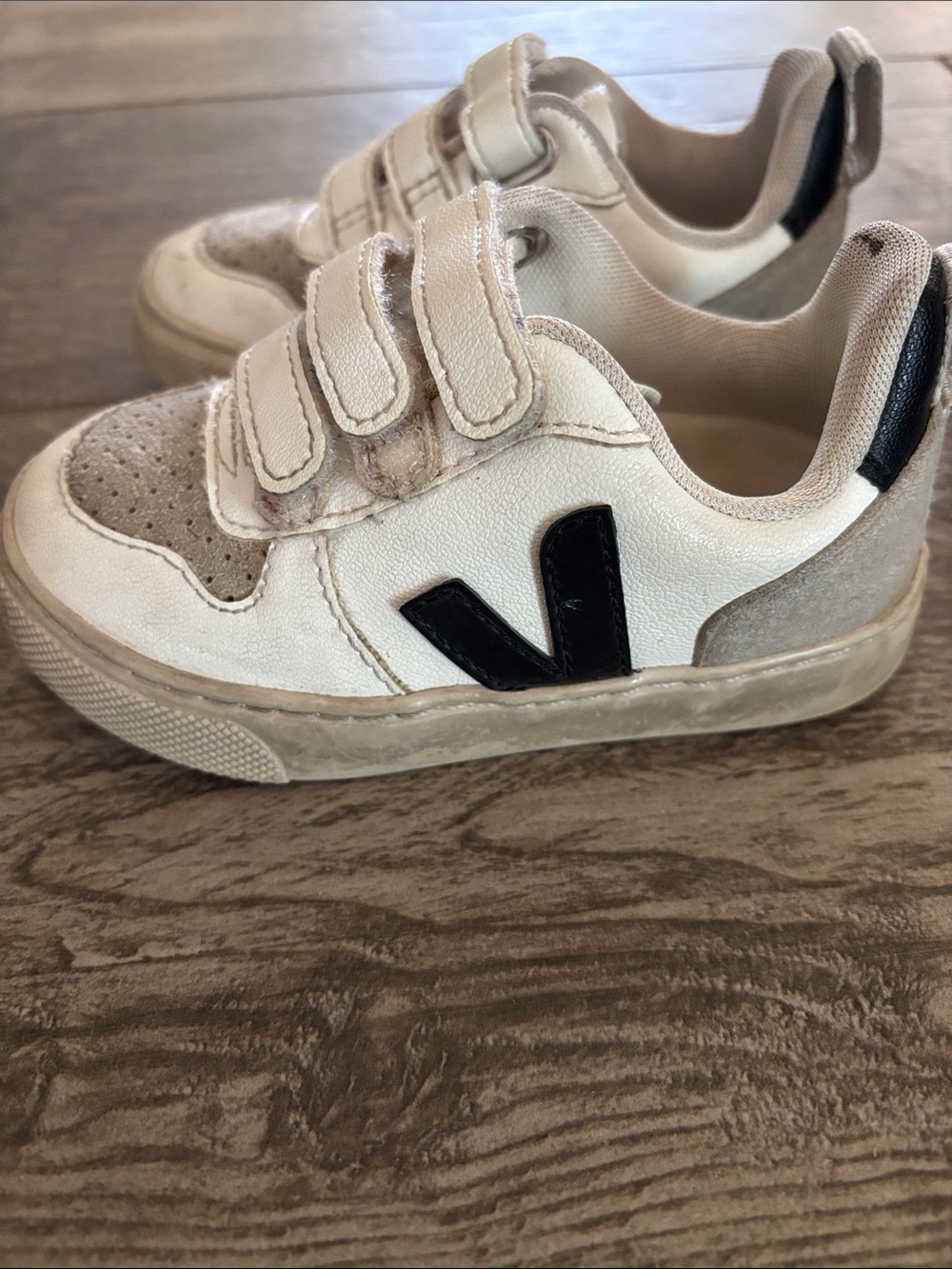 Kids Veja V-90 sneakers